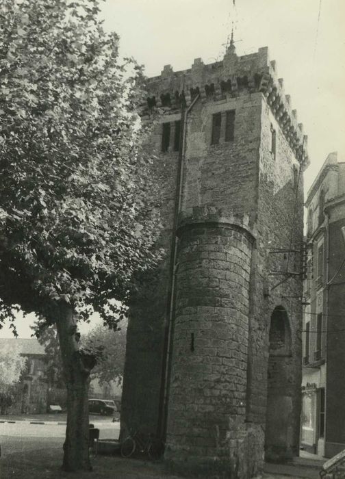 Porte fortifiée (ancienne) : Façades nord et est, vue générale