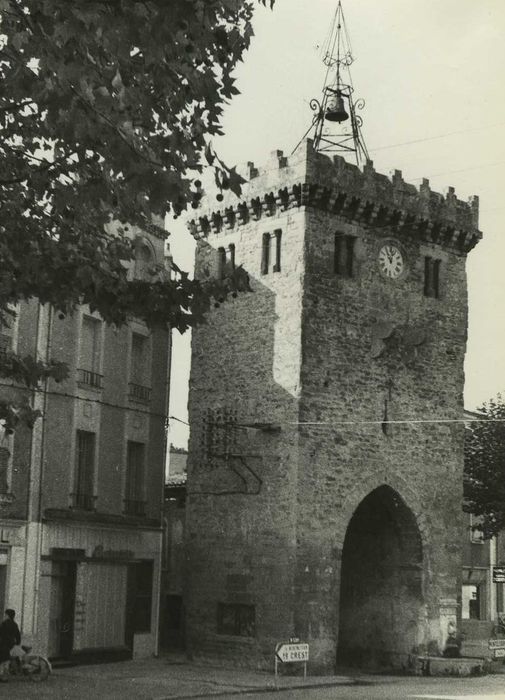 Porte fortifiée (ancienne) : Façades nord et est, vue générale