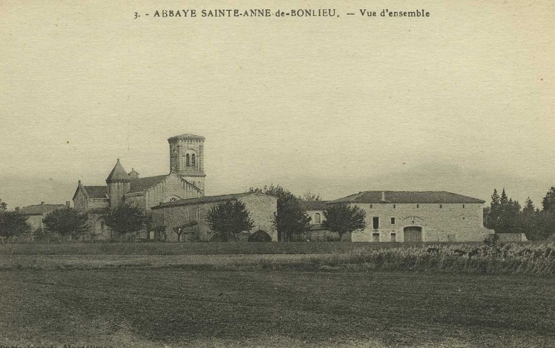 Abbaye Sainte-Anne : Vue générale de l’abbaye dans son environnement