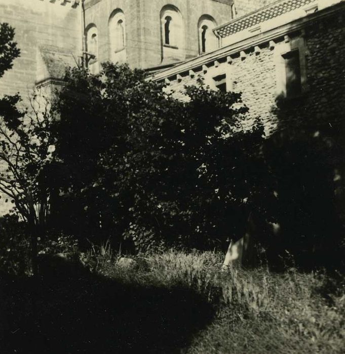 Abbaye Sainte-Anne : Flanc sud (?), vue partielle