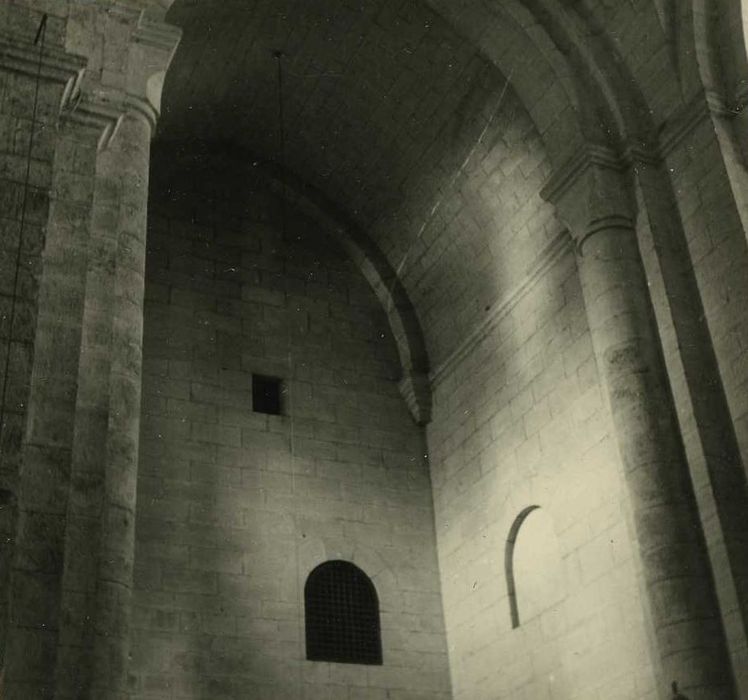 Abbaye Sainte-Anne : Transept nord, vue partielle