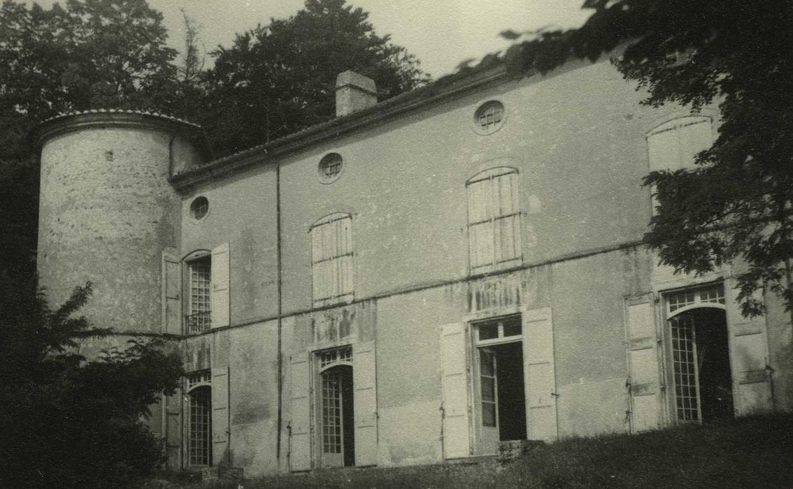 Château du Bourg : Aile ouest, façade ouest, vue générale