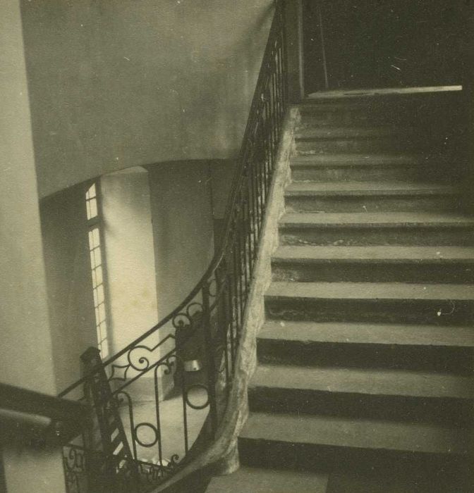 Château du Bourg : Escalier monumental, vue partielle