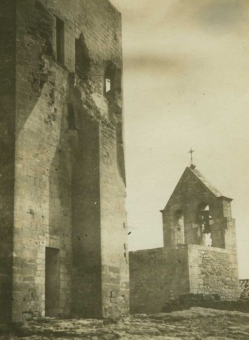 Tour – donjon : Façade ouest, vue partielle