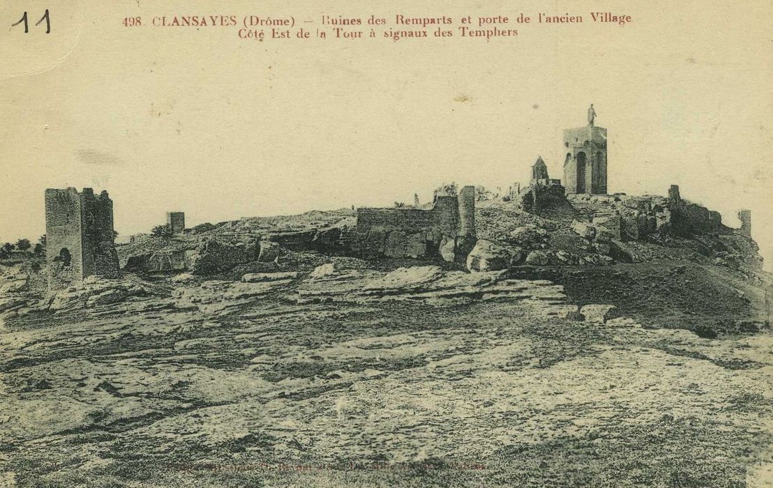 Tour, donjon, église : Vue générale du site