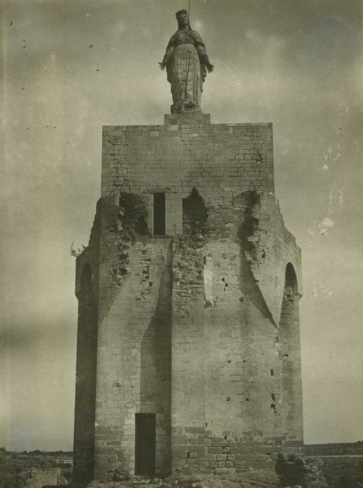 Tour – donjon : Façade ouest, vue générale