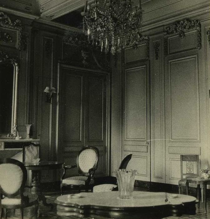 Hôtel de Pluvinel (ancien) : Grand salon, vue partielle des décors