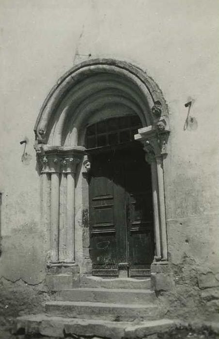 Eglise : Portail occidental , vue générale