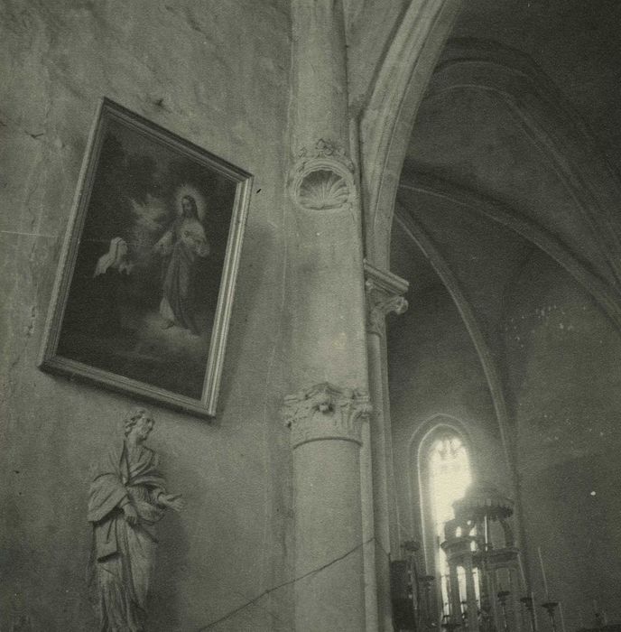 Eglise paroissiale : Chapelle latérale, détail d’une niche décorative