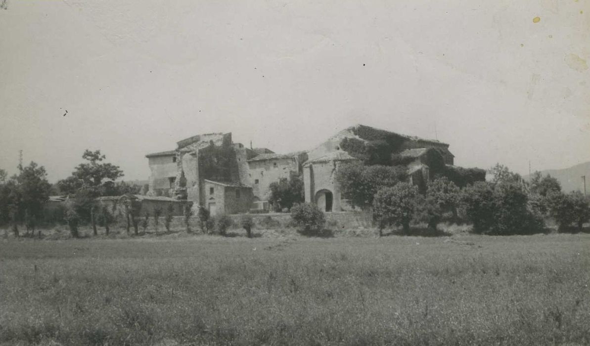 Prieuré (ancien) : Vue générale du prieuré dans son environnement