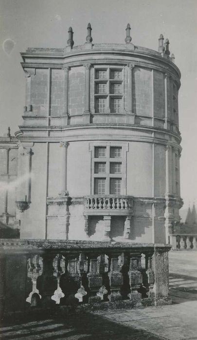 Château : Extrémité de la façade François 1er, vue générale