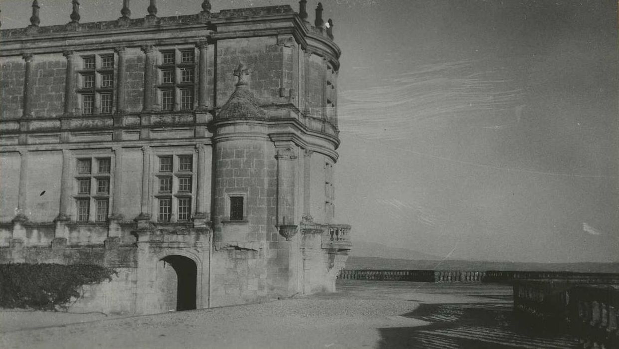 Château : Extrémité sud de la façade François 1er, vue générale