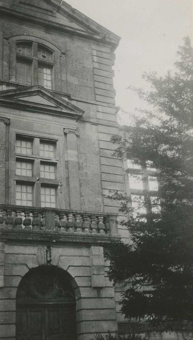 Château : Aile des Prélats, vue partielle