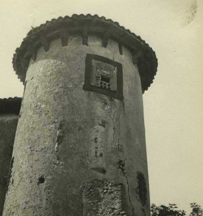 Prieuré (ancien) : Tour sud-est, vue partielle