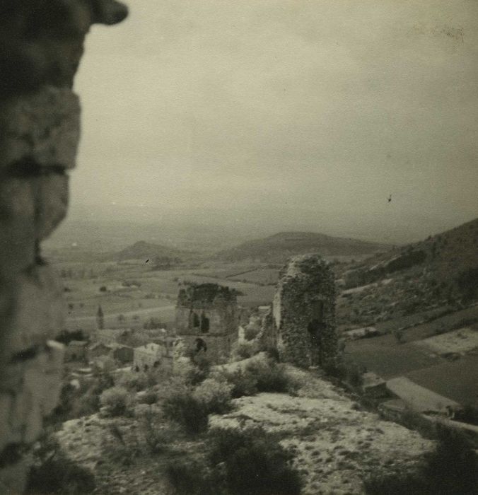 Eglise : Vue partielle des ruines