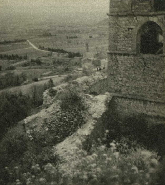 Eglise : Clocher, vue partielle