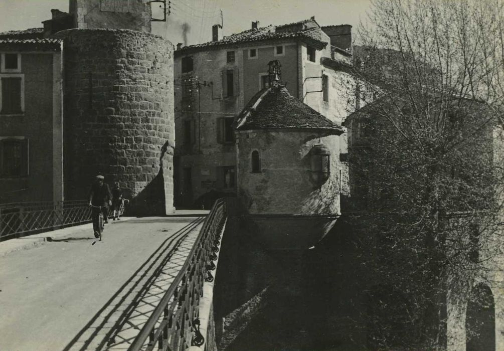 Chapelle Notre-Dame-du-Pont : Vue générale de la chapelle dans son environnement