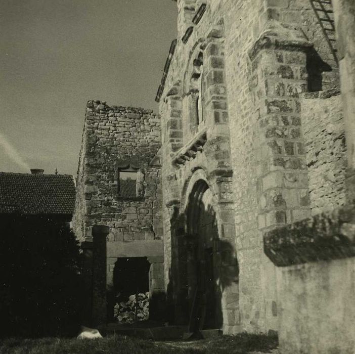 Eglise Sainte-Agnès : Façade occidentale, vue partielle