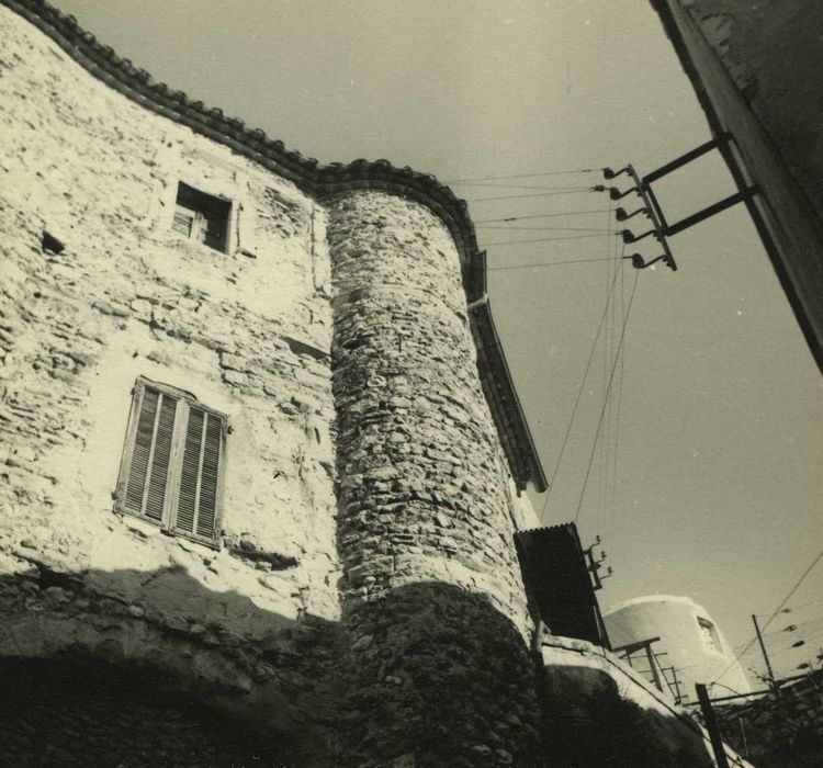 Château Vieux (ancien château Delphinal) : Entrée du fort, vue partielle