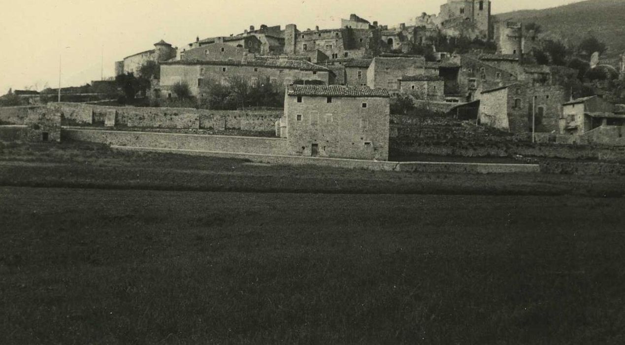 Remparts : vue générale du village depuis le sud