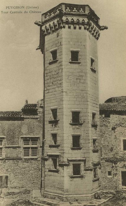 Château : Tour d’escalier, vue générale