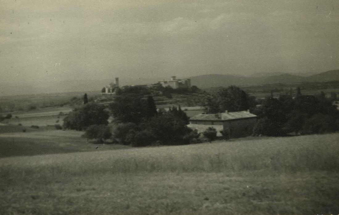 Château : Vue générale du château dans son environnement