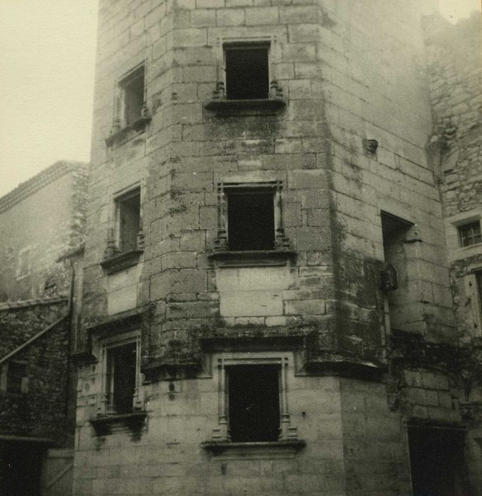 Château : Tour d’escalier, vue partielle