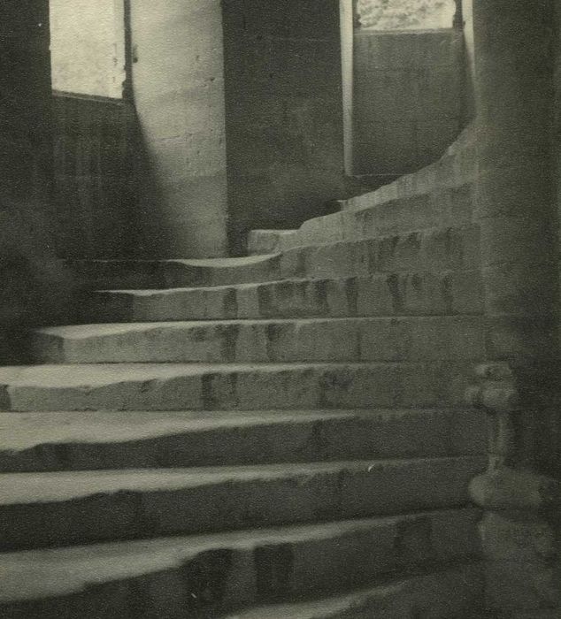 Château : Escalier monumental, détail de l’enmarchement