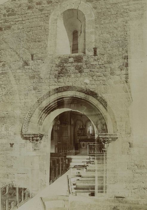 Chapelle du cimetière : Portail occidental, vue générale