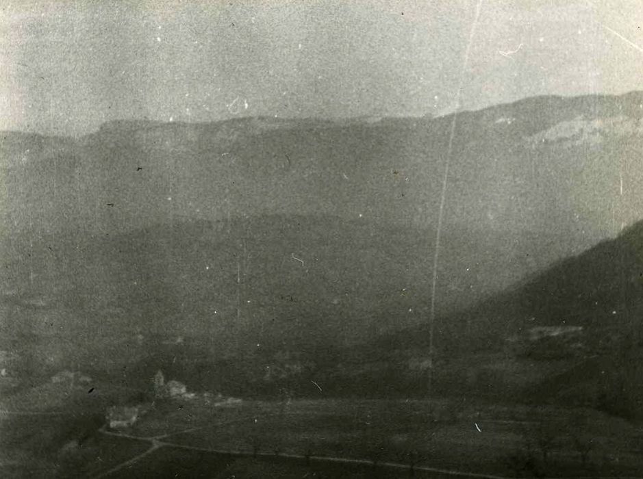 Château : Vue générale de la campagne environnante depuis les ruines du château