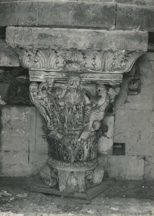 Chapelle Sainte-Madeleine (ancienne) : Détail du chapiteau supportant l’absidiole