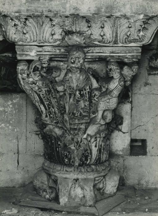 Chapelle Sainte-Madeleine (ancienne) : Détail du chapiteau supportant l’absidiole