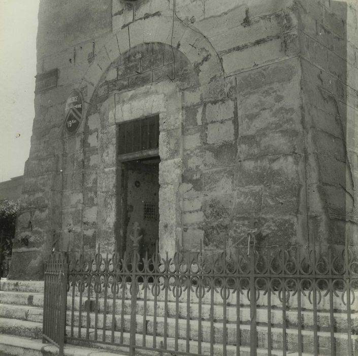 Tour Jacquemart : Porte d’accès, vue générale