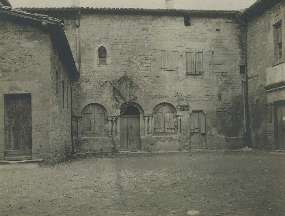 Eglise collégiale : Ancien cloître, salle capitulaire, vue générale