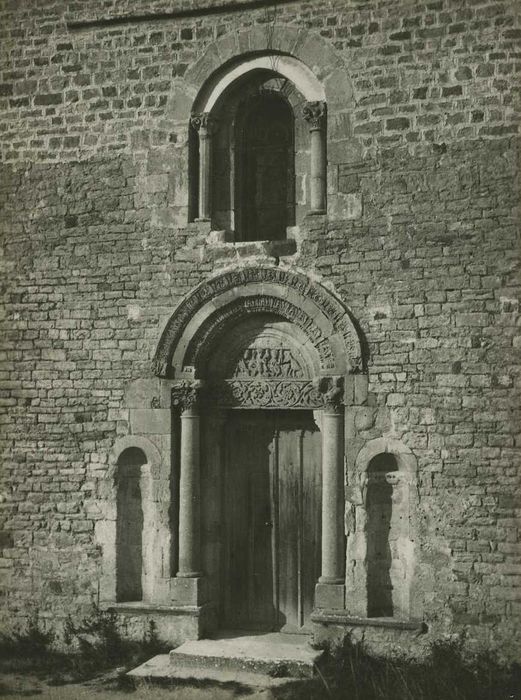 Eglise : Portail occidental, vue générale