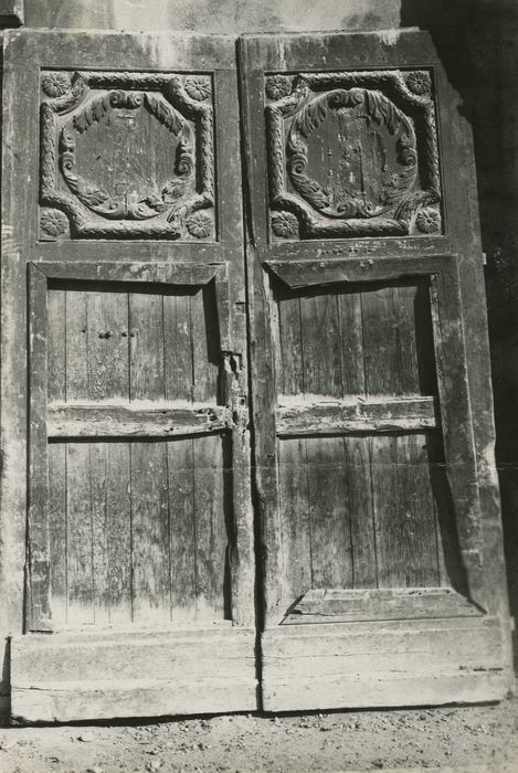 Chapelle des Cordeliers (ancienne) : Vantaux du portail sud, vue partielle