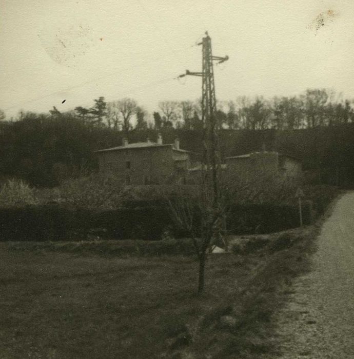 Domaine de Murat-Fontlozier : Vue générale du château dans son environnement