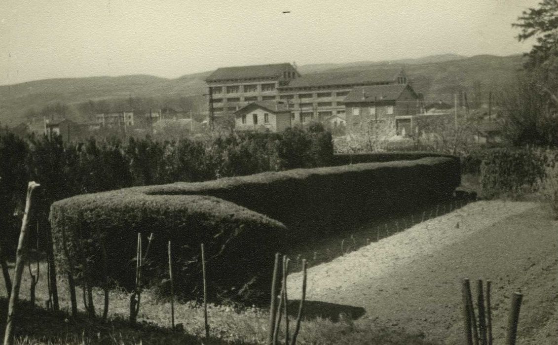 Domaine de Murat-Fontlozier : Vue partielle des jardins sud