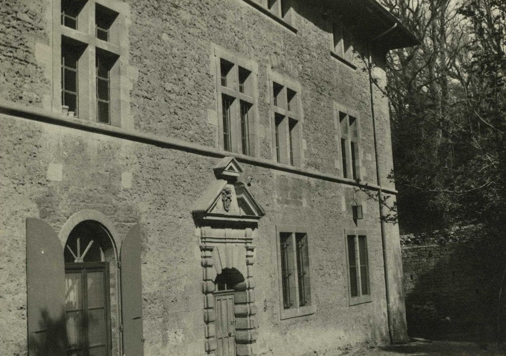 Domaine de Murat-Fontlozier : Façade est, vue partielle