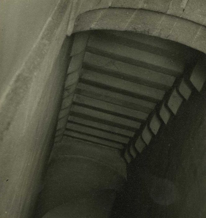 Domaine de Murat-Fontlozier : Escalier, détail du revers de l’enmarchement