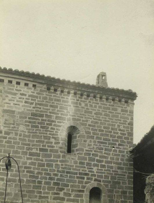 Chapelle Saint-Torquat : Façade latérale ouest, vue partielle