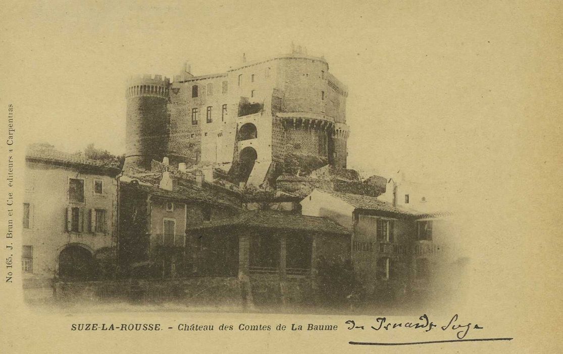 Château : Vue générale du château dans son environnement