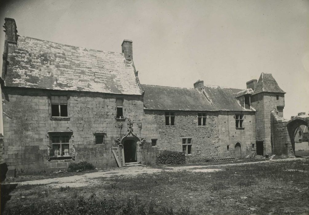 Ancien manoir de la Forêt, à Kerfeunten : Vue générale d ela façade du logis