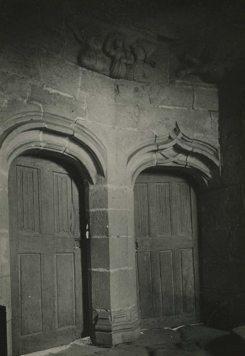 Ancien manoir de la Forêt, à Kerfeunten : 1er étage, palier, vue générale