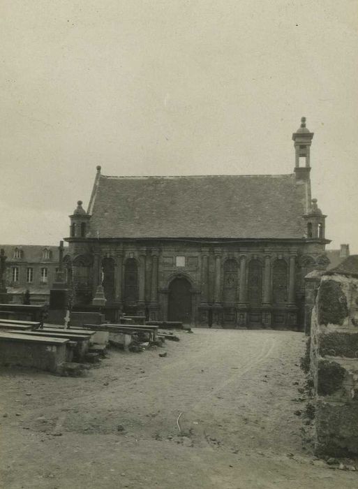 Eglise Saint-Hervé : Ossuaire, façade nord, vue générale