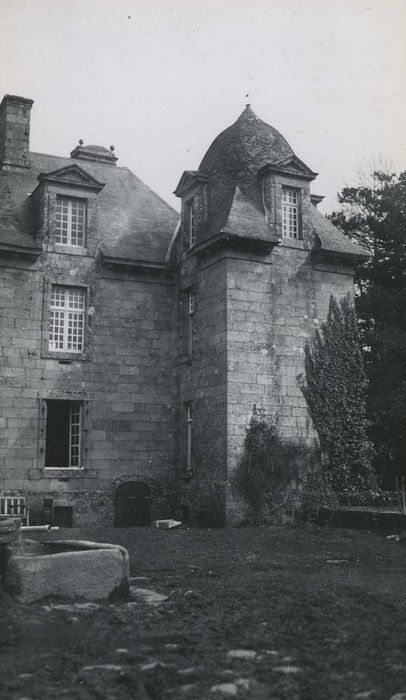 Chapelle Notre-Dame-du-Bergot : Pavillon sud-est, vue générale