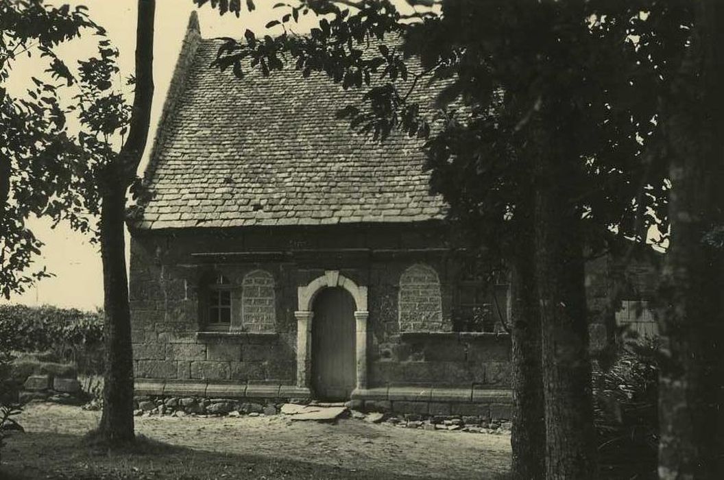 Ancienne église Saint-Aurélien, au Vieux Bourg : Façade est, vue générale