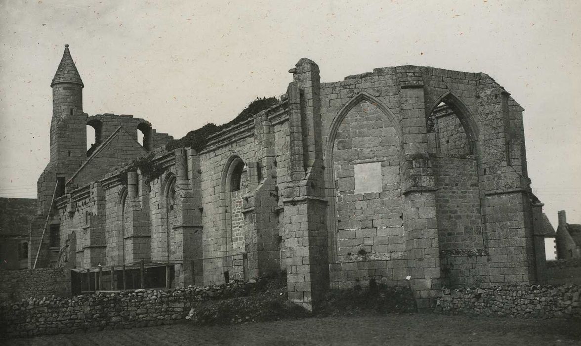 Ruines de l'église de Kérity, ou église Sainte-Thumette : Ensemble sud-est, vue générale