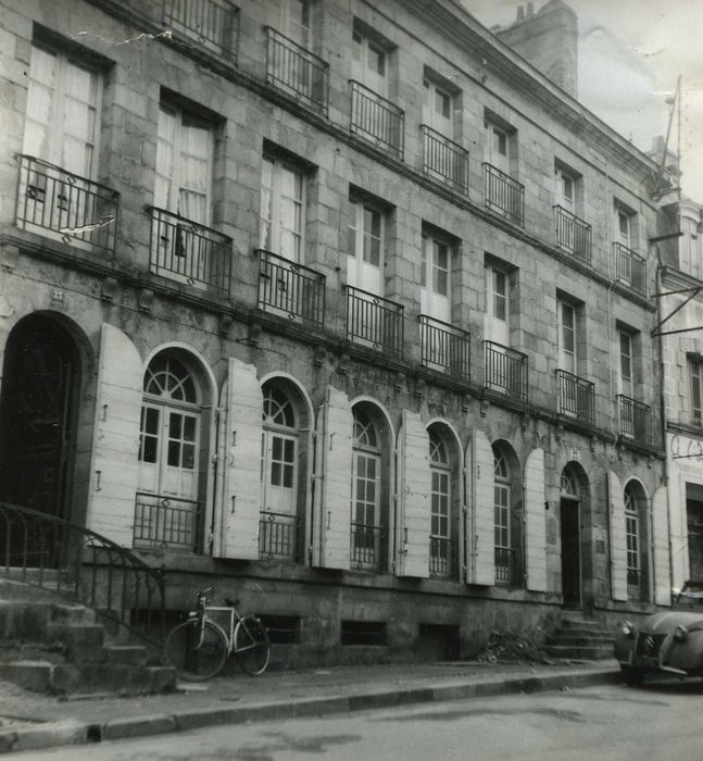 Maison : Façade sur rue, vue générale