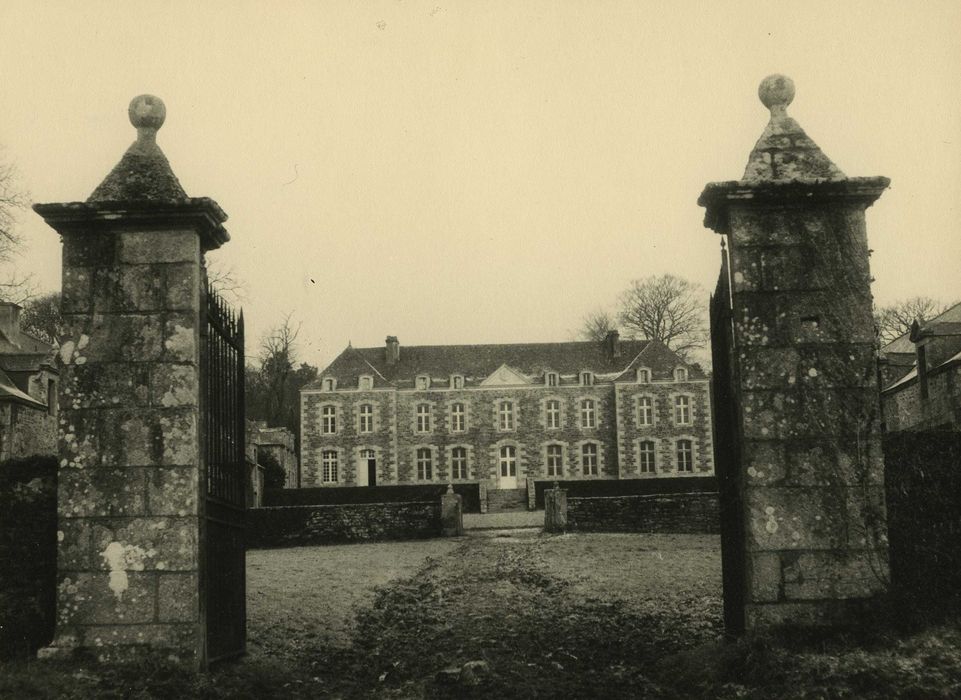 Château de Léhélec : Façade sud, vue générale